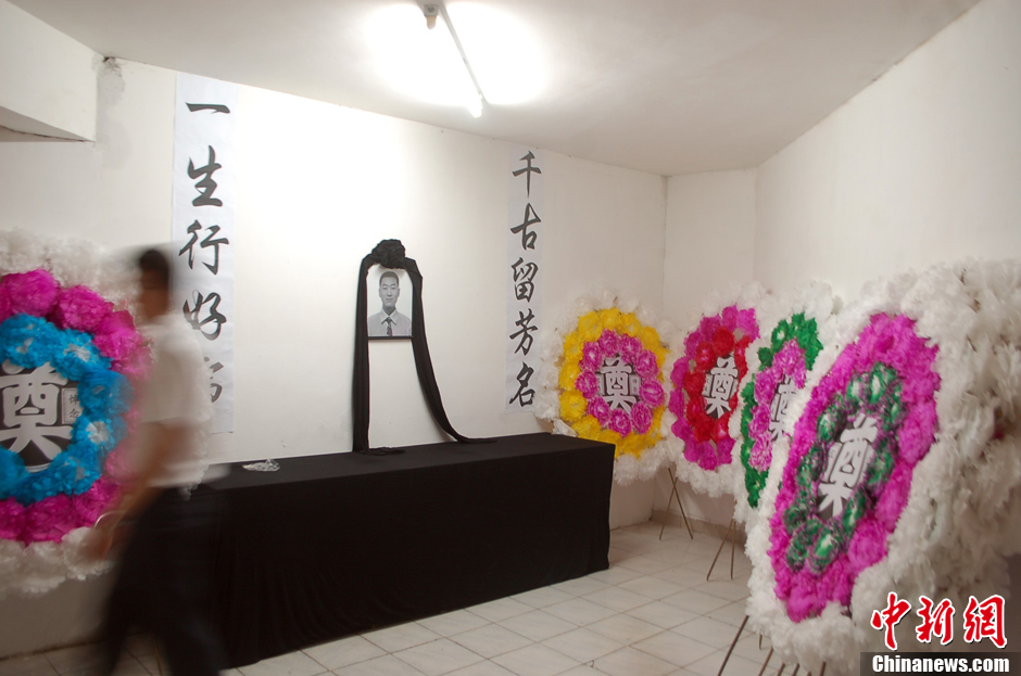 深圳地陷保安员遇难  小区居民为其设灵堂